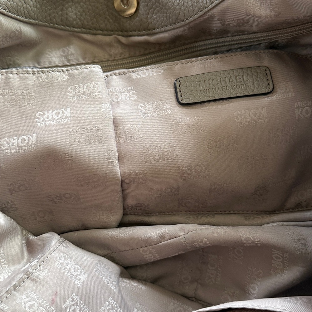 Michael Kors Light Brown Leather Tote Bag with Gold Details - Picture 4 of 11
